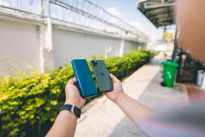 Įkrauna ir atremia: Belkin MagSafe baterija su atrama jau prekyboje