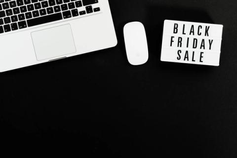 Liepos „MacBook“ nuolaidos: kur dar lieka protingesnis įsigijimas
