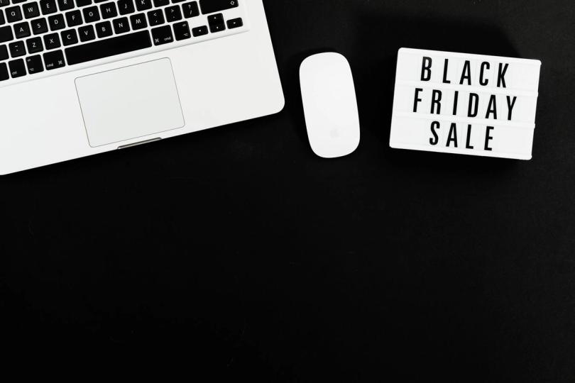 Liepos „MacBook“ nuolaidos: kur dar lieka protingesnis įsigijimas