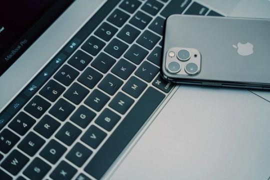 iPhone 17 Pro po 1,1 km kritimo iš lėktuvo liko beveik sveikas