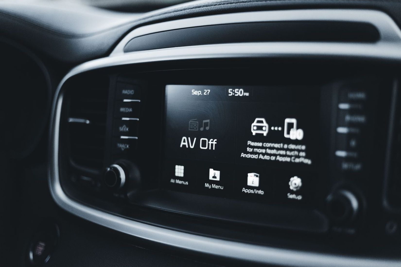 Android Auto 17.2 atnaujinimas vėl numuša ryšį su automobiliu