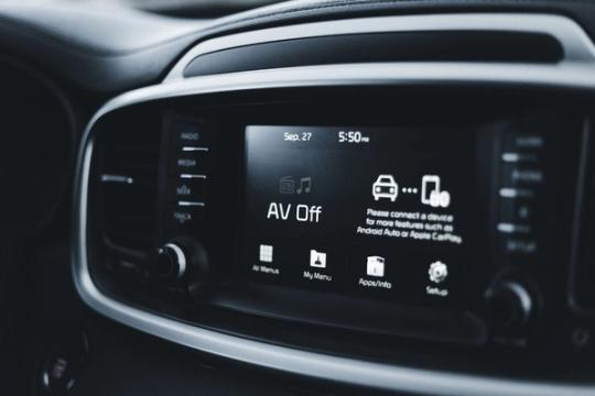 Android Auto 17.2 atnaujinimas vėl numuša ryšį su automobiliu
