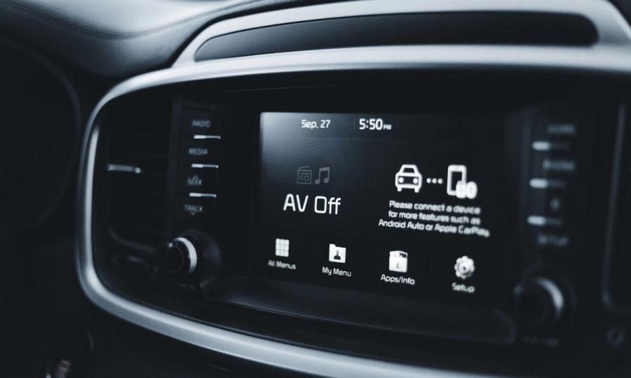 Android Auto 17.2 atnaujinimas vėl numuša ryšį su automobiliu