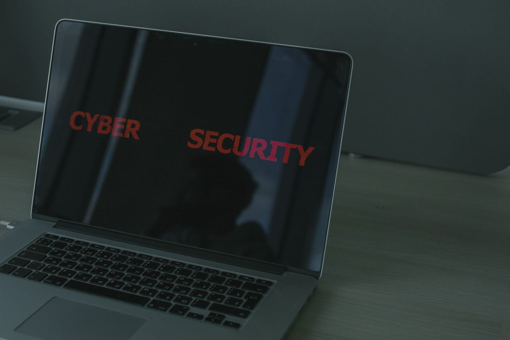„Microsoft" skubiai užlopė tris „Windows" spragas — viena leido apeiti „BitLocker"