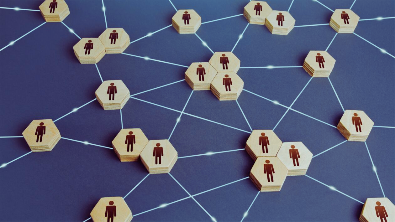 8 Strategies for Leveraging Decentralized Social Media Platforms | Coinbound