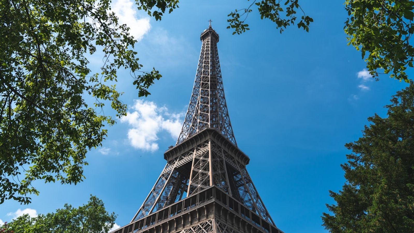 Pro Guide: Flying with Carbon Bikes in 2025 - Team Expert Tips