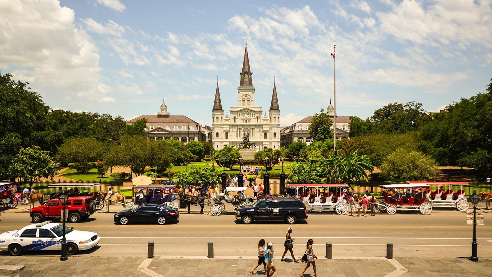 Nashville to New Orleans: Train vs. Plane Journey Comparison Guide