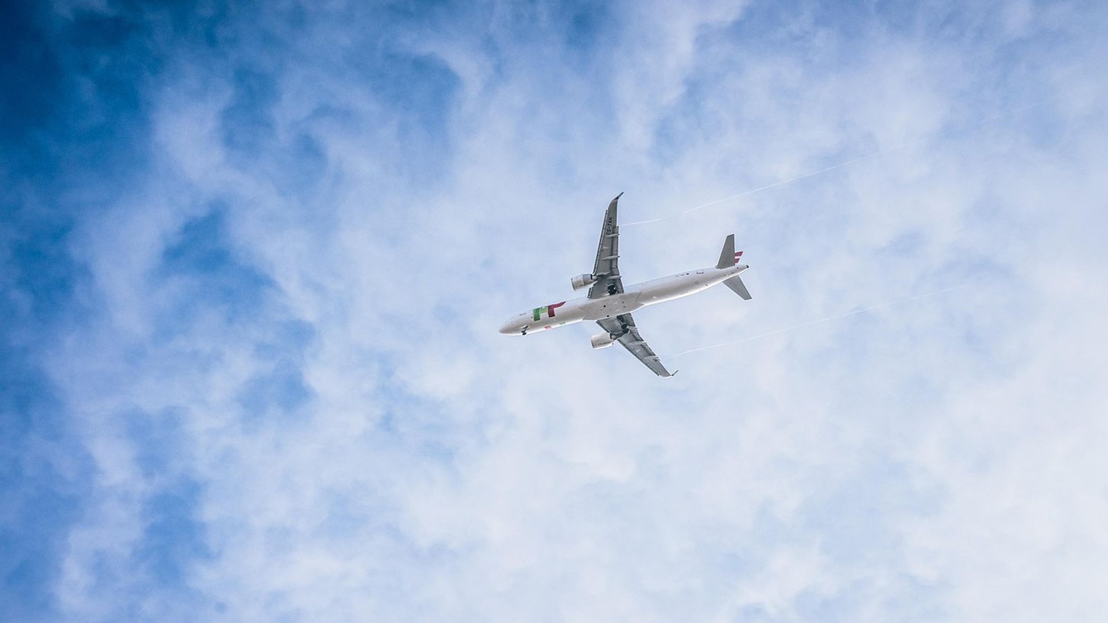 Mexican Airlines Beat US Carriers in Speed and Savings 2025