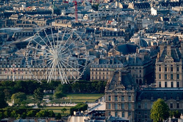 Paris Travel Guide 2024: Best Seasons & Local Tips