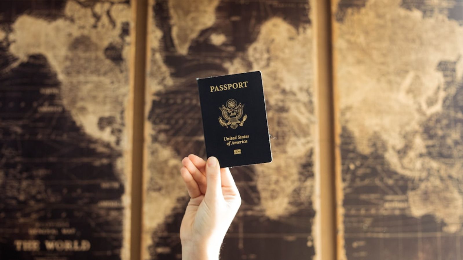 The Magic Number: How 9-Person Groups Get the Best Flight Deals