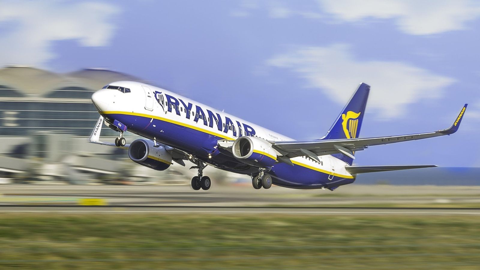 Ryanair Rewards 2024: How to Earn & Maximize Flight Points