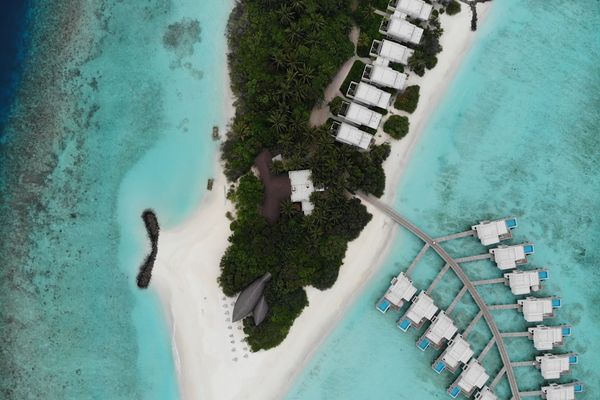 How to Score 80% Off Luxury Honeymoon Flights: 2023 Guide