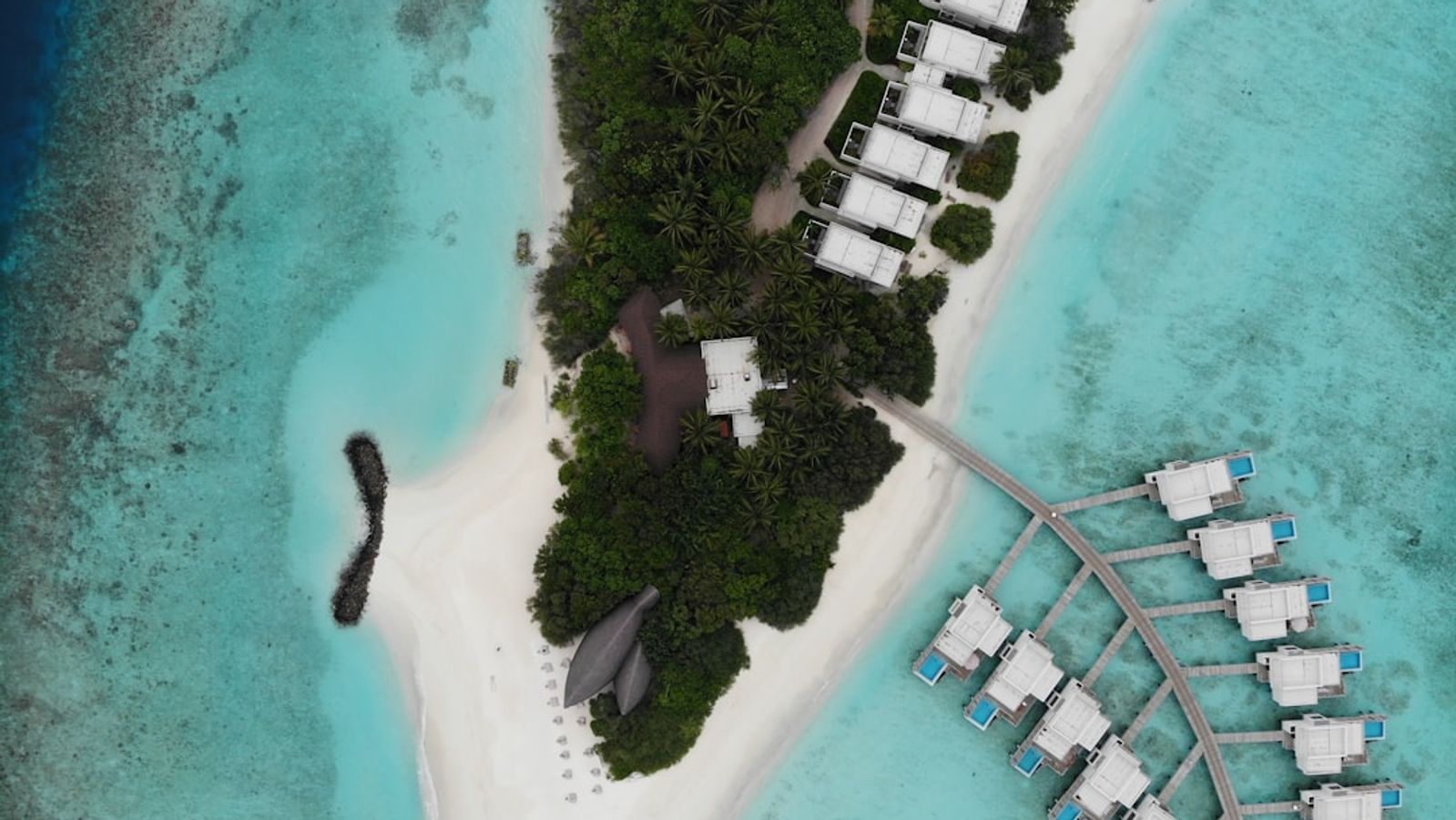 How to Score 80% Off Luxury Honeymoon Flights: 2023 Guide