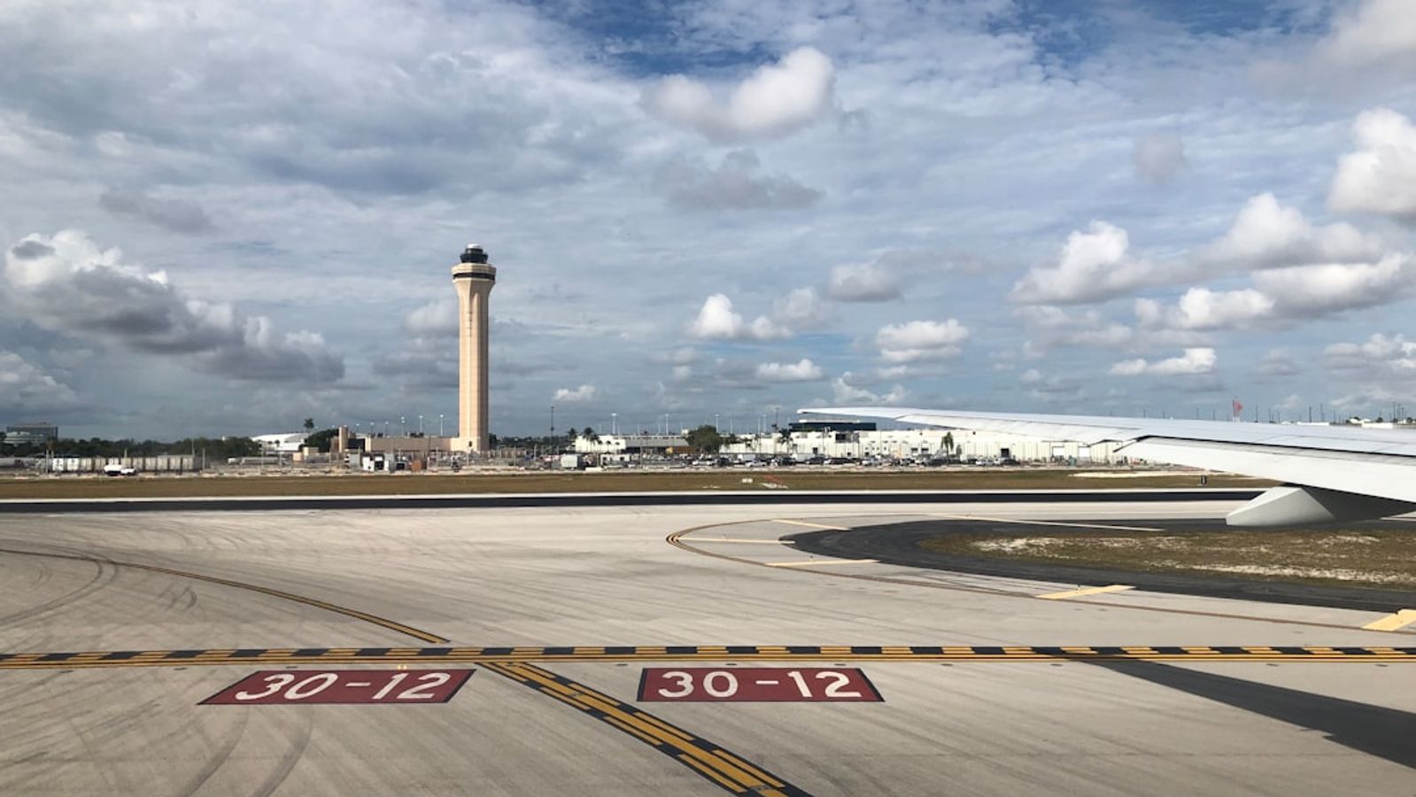 Miami Art Week 2025: Smart Airport Strategy to Beat Basel Crowds