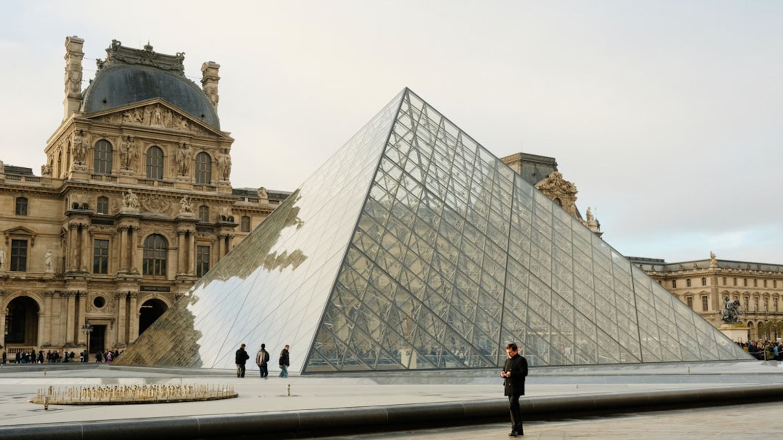 Flying with Telescopes: Complete Airline Policy Guide 2025