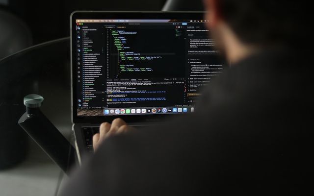 Conformité CRA pour développeur solo : le guide pratique sans consultant