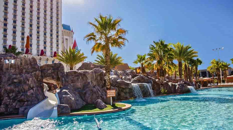 best Family Pools in Vegas 