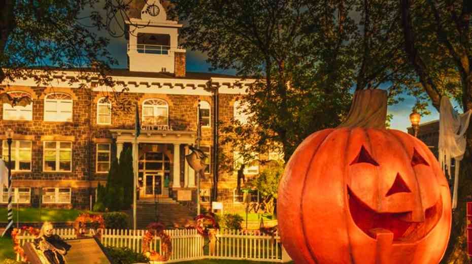 best halloween towns in USA