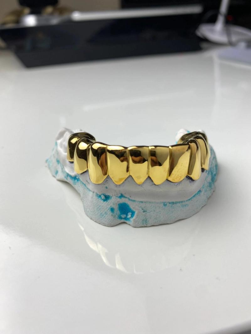 Yellow Gold Bottom 8-Tooth Grillz