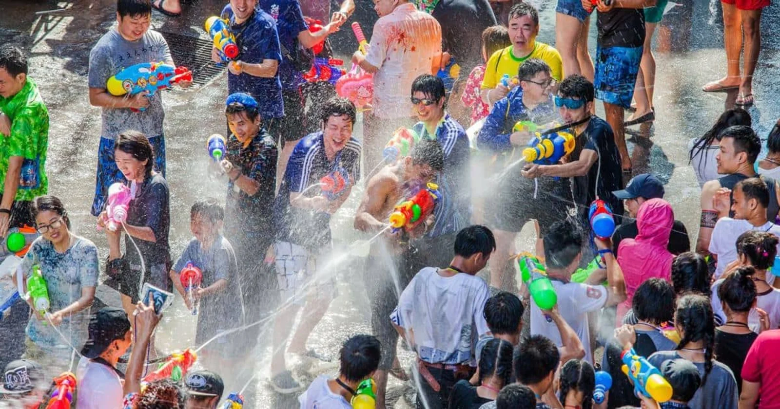 คู่มือเที่ยวเทศกาลสงกรานต์ในไทยปี 2568 ที่คุณห้ามพลาด!
