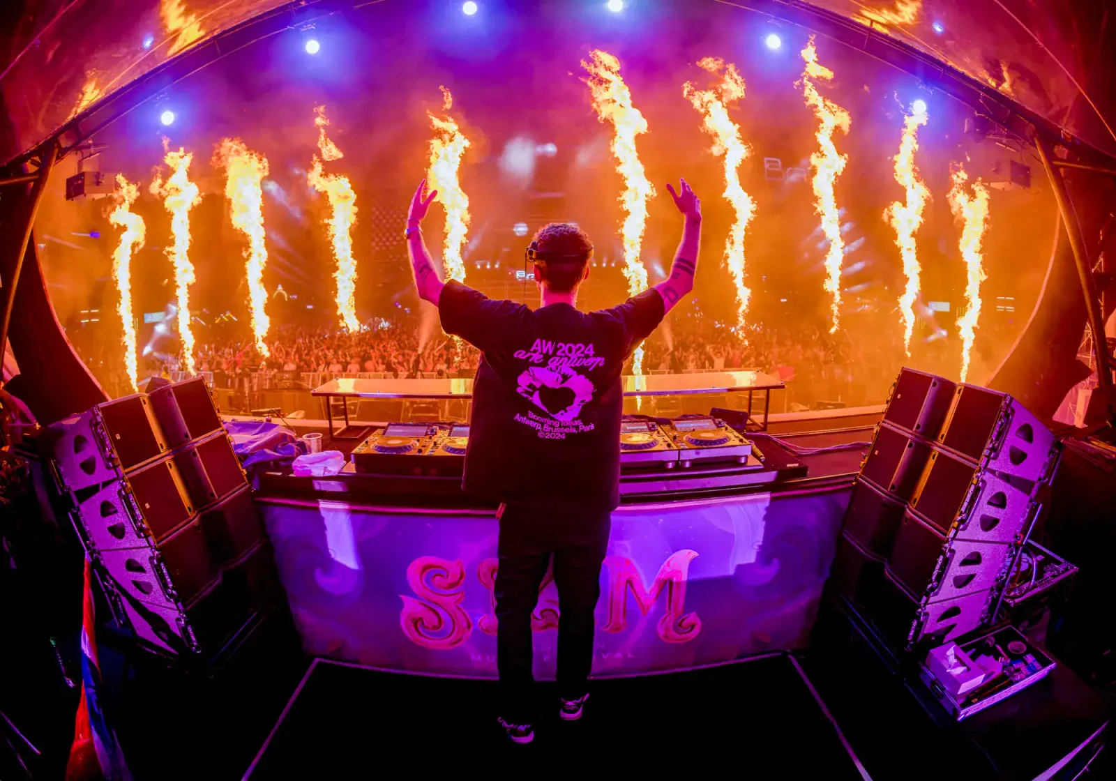 Where the night comes alive