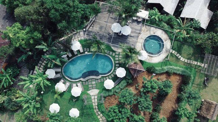 Swimming pool