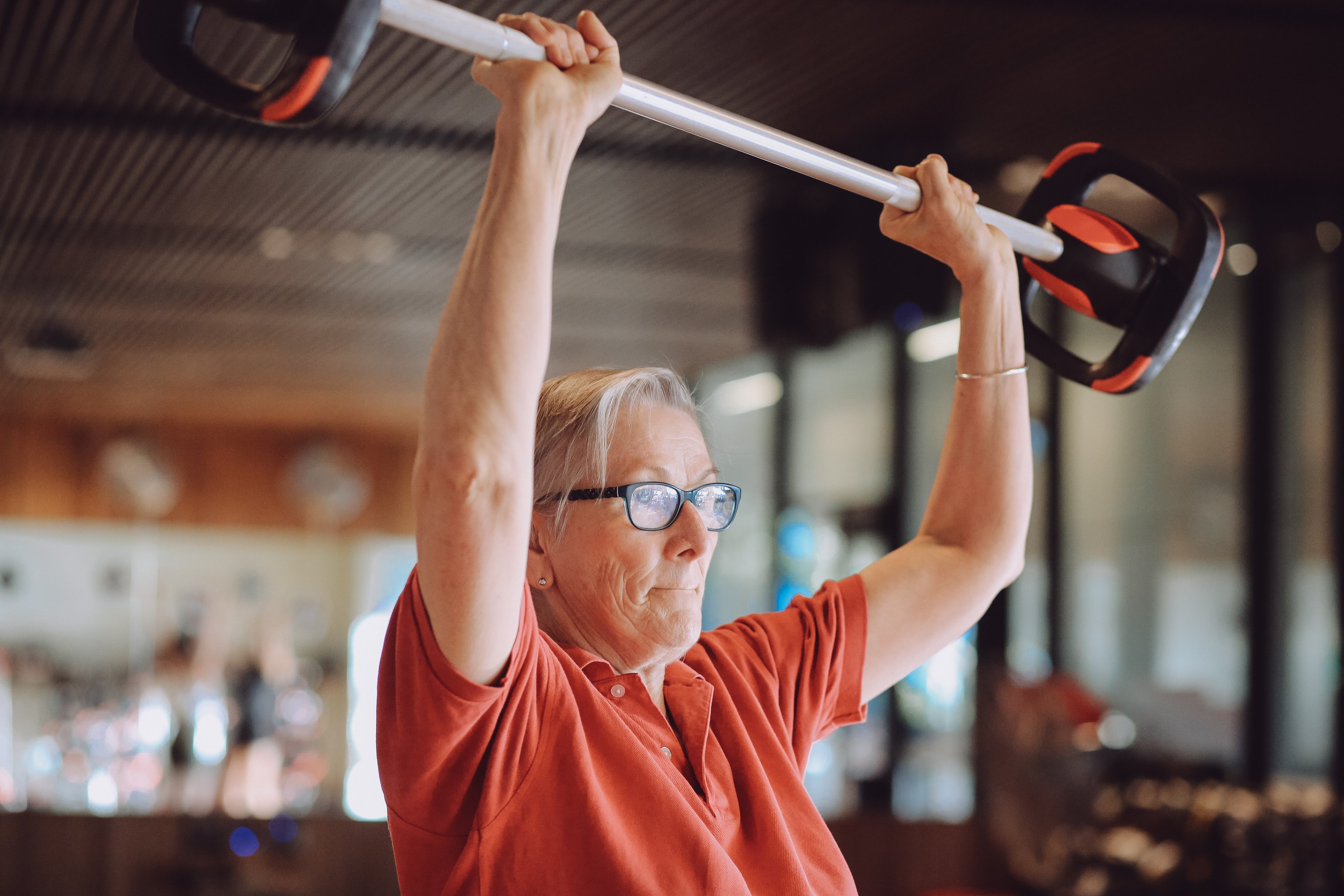 A GOLD member lifting weights in the gym at Gunyama 