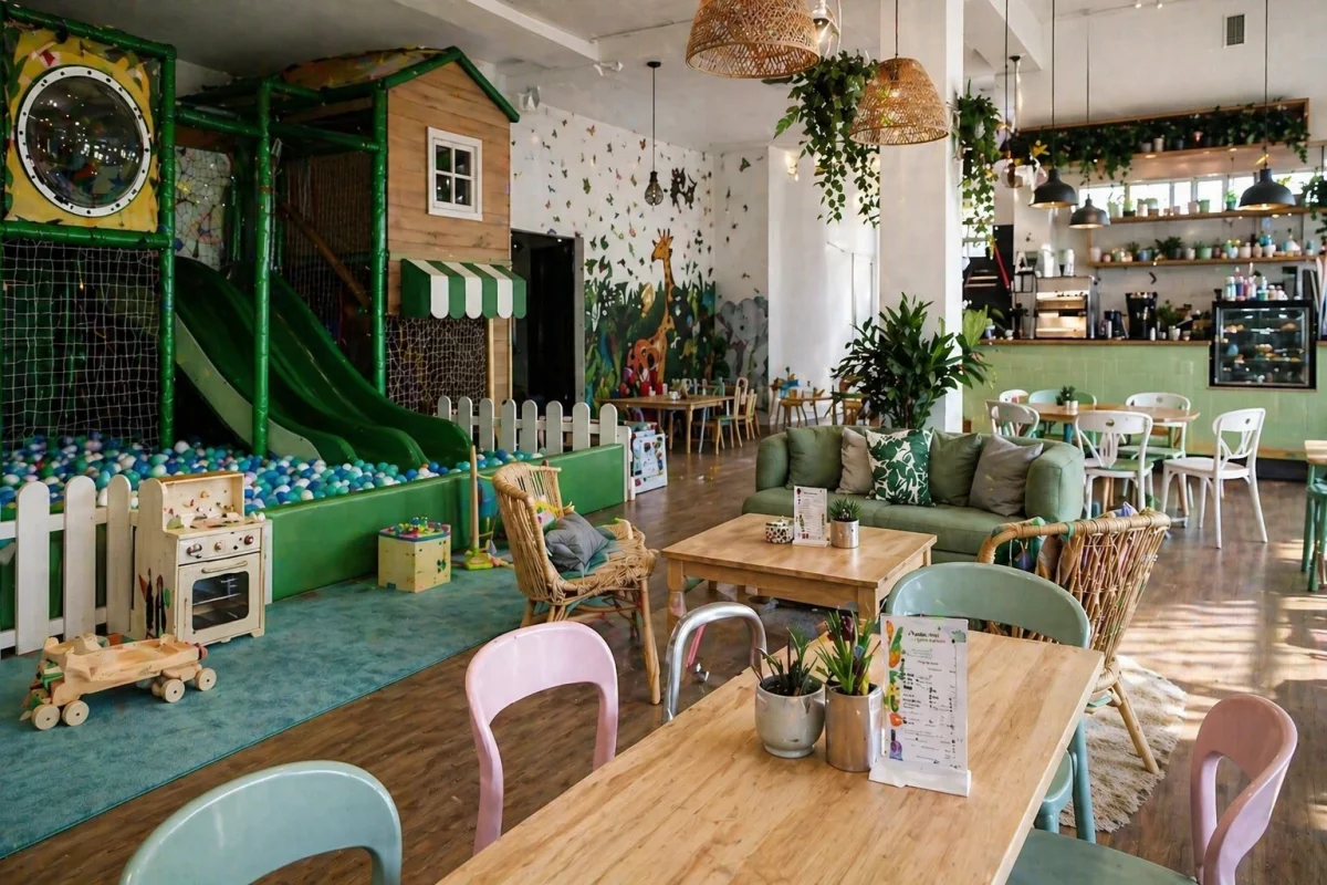 Family-friendly café with integrated play area | Partyfer