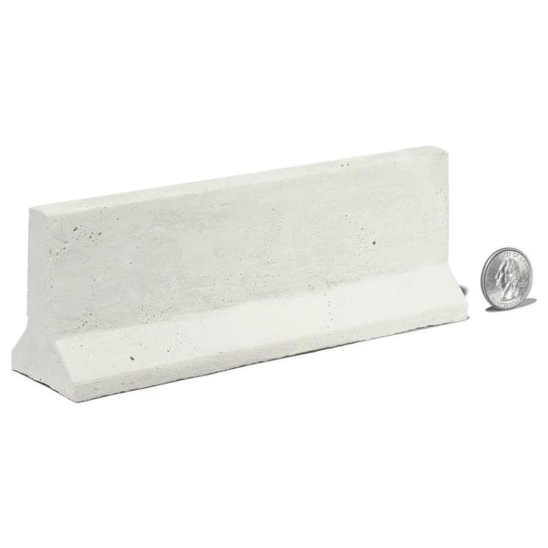 Supreme/Mini Materials 1:12 Scale Jersey Barrier - vista secundaria