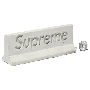Supreme/Mini Materials 1:12 Scale Jersey Barrier — 1
