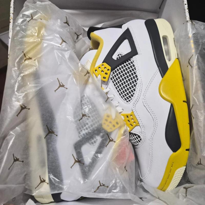 Jordan 4 Vivid Sulfur - vista secundaria