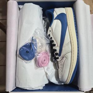 Jordan 1 Low Travis x Fragment — 2