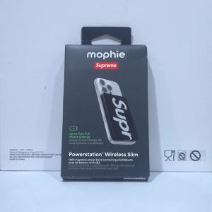 Supreme/mophie Qi2 Powerstation — 4