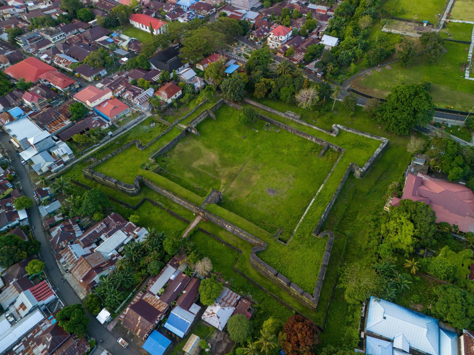 A Dutch fort and the old streets of Banda Neira, seen from above.