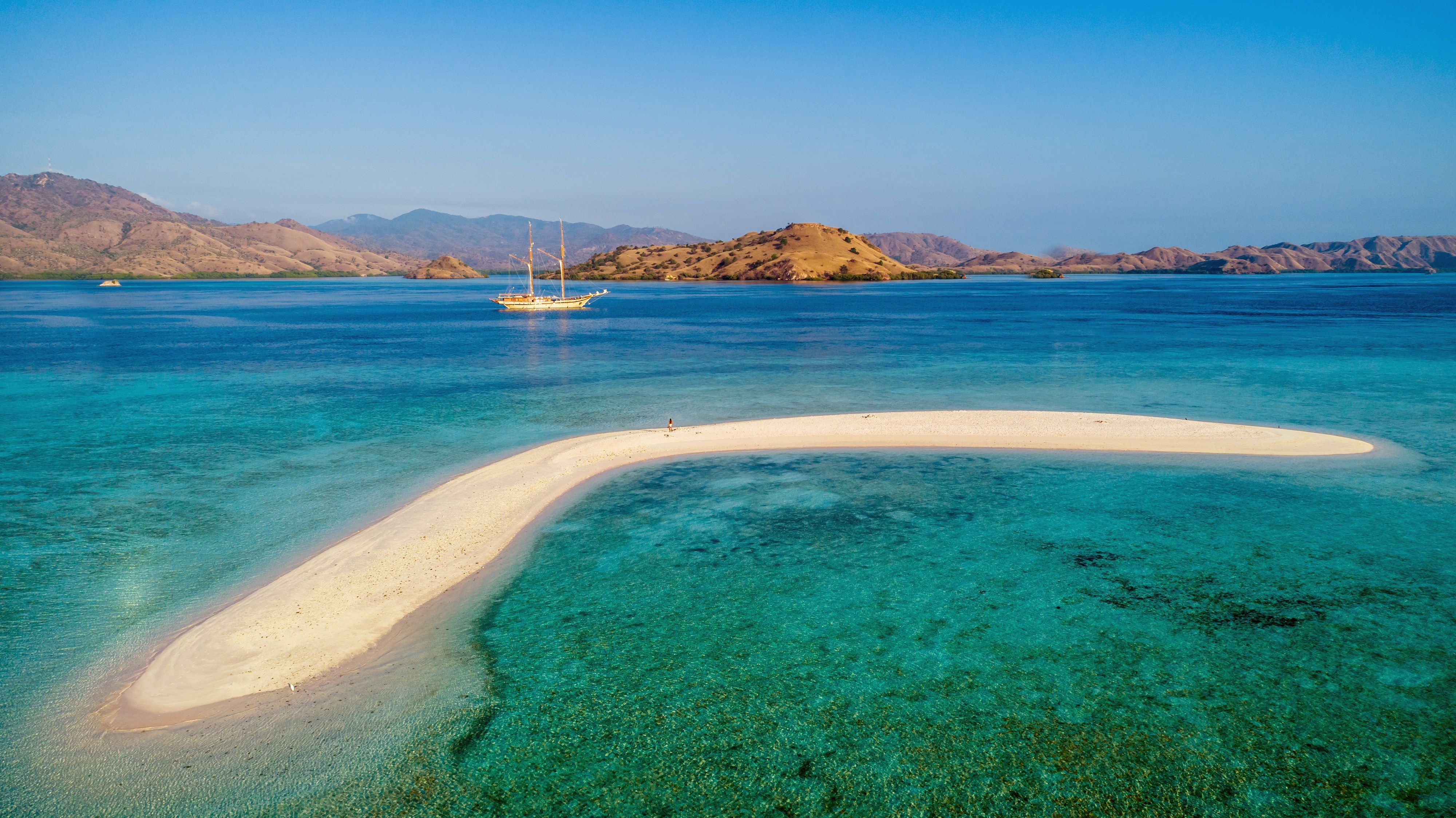 How to Charter a Yacht in Indonesia