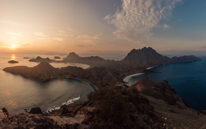 Komodo Yacht Charter Guide