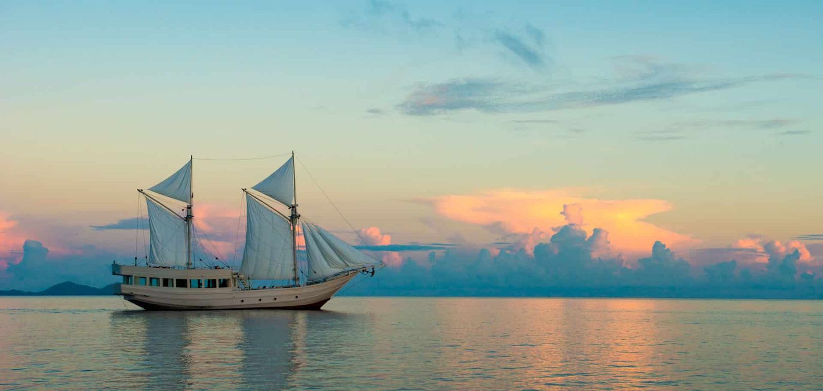 Beautiful Alexa gently cruising through the islands.