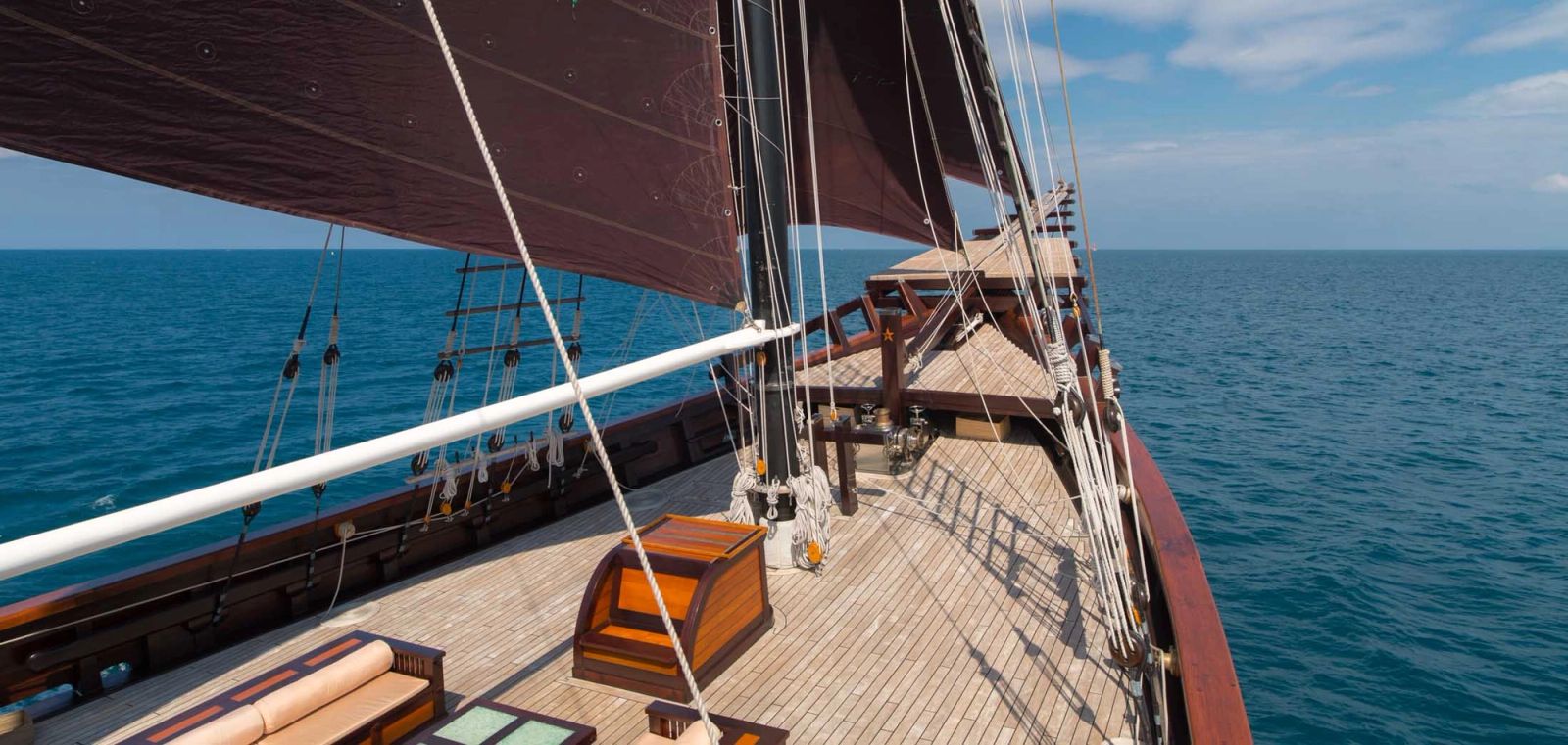 The bow of Dunia Baru. Traditional design meets modern engineering.