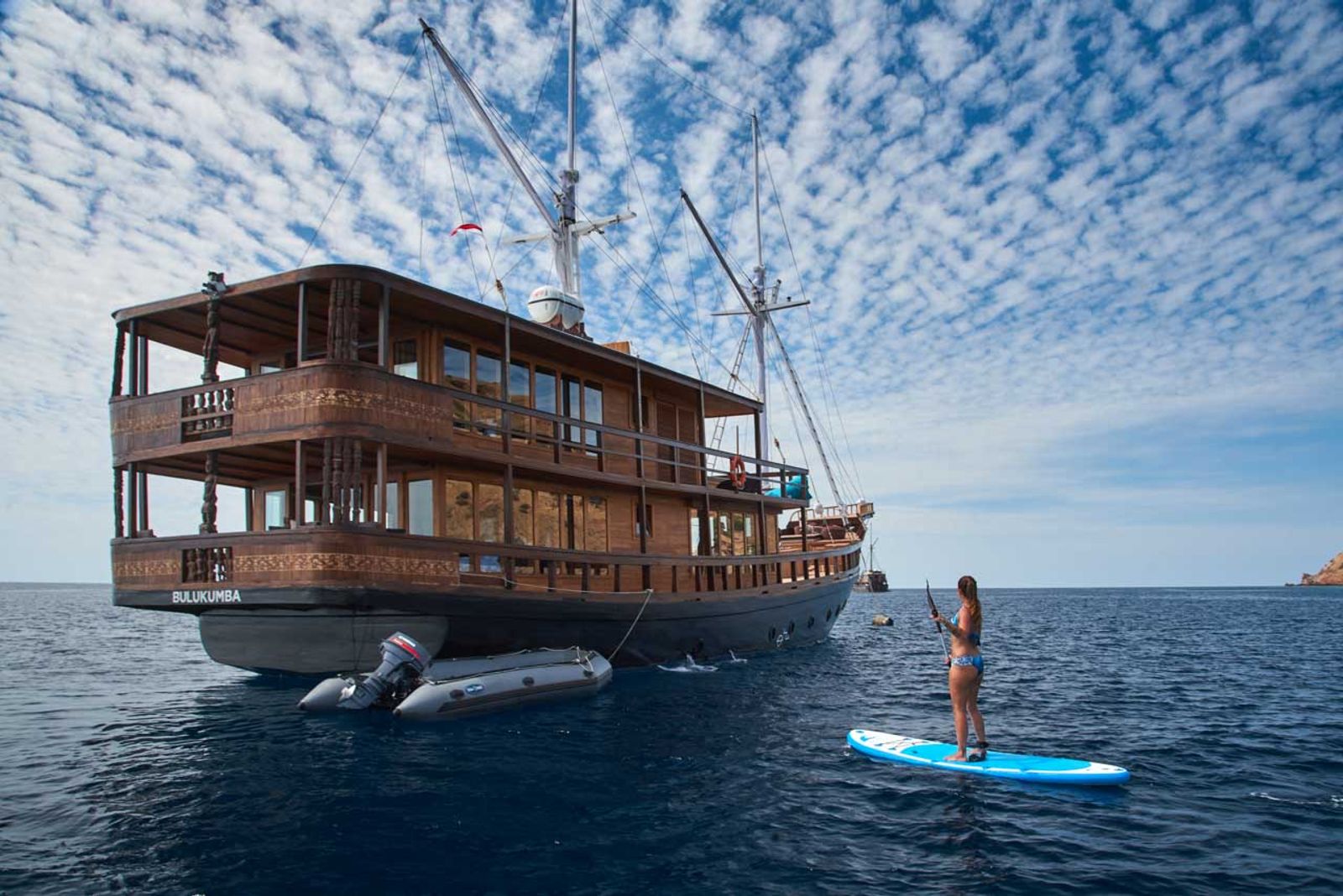 Siloina cabin interior with double-twin convertible berth and warm timber finishes