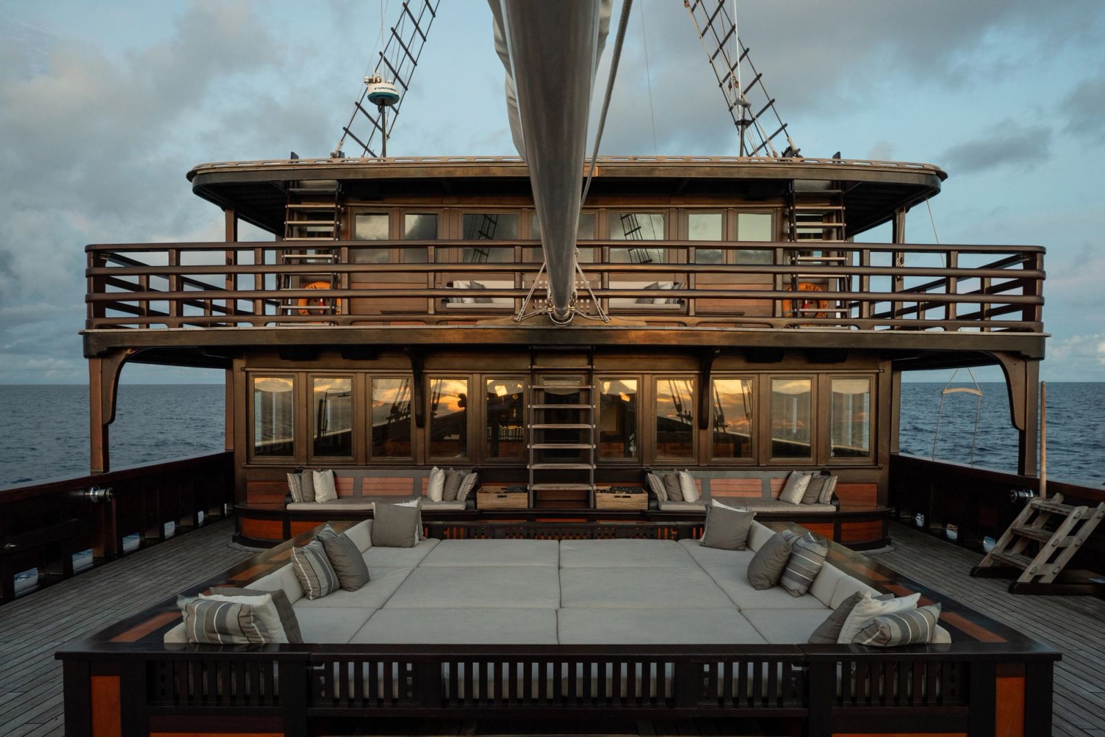 Dunia Baru's cushioned foredeck looking aft to the deckhouse