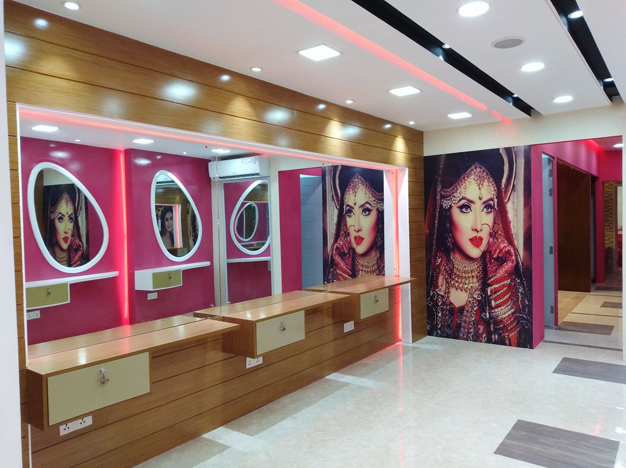 Beauty Parlour at Yaqubiya More, Bogura – photo 3 of 8