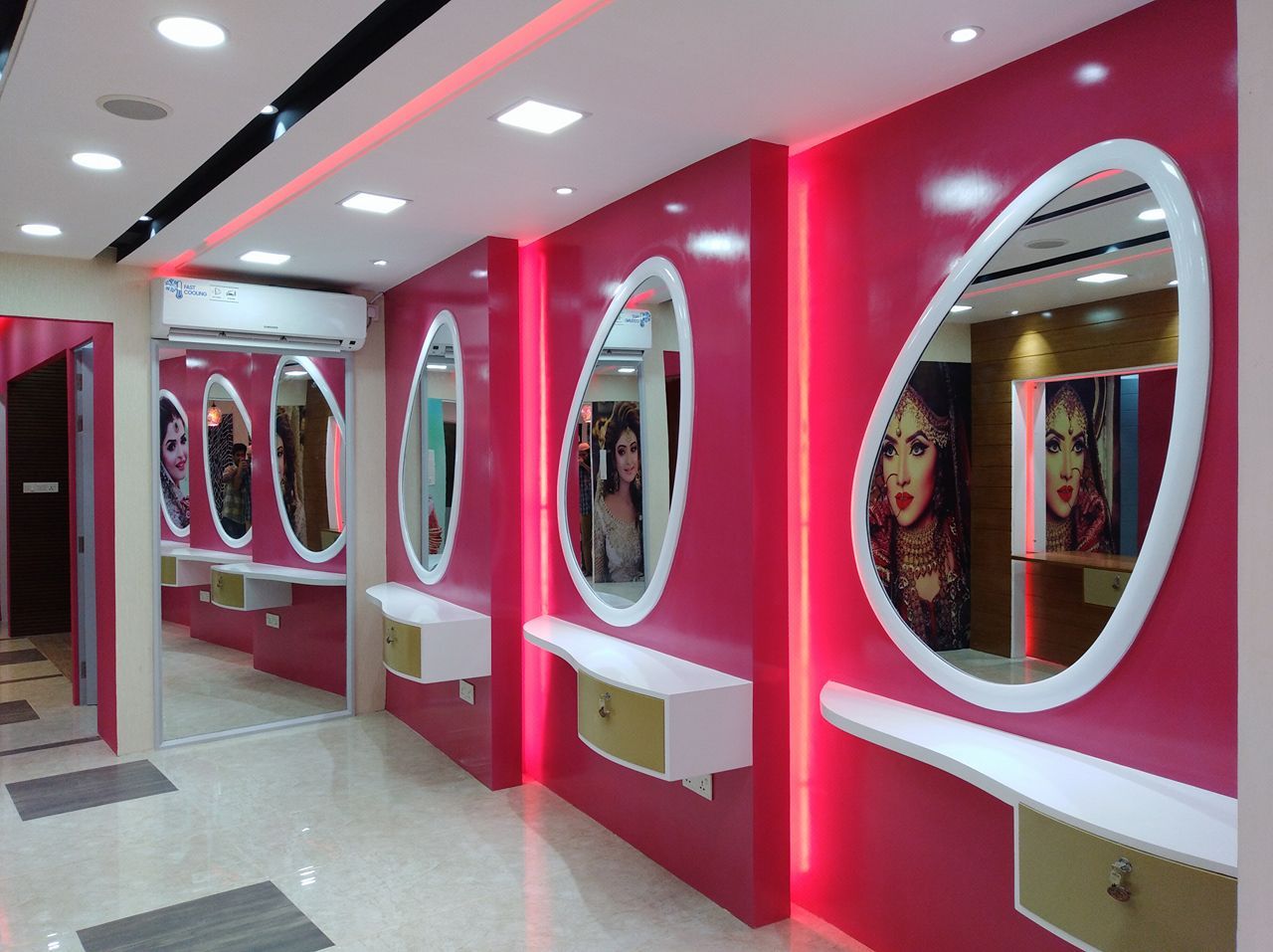 Beauty Parlour at Yaqubiya More, Bogura – photo 6 of 8
