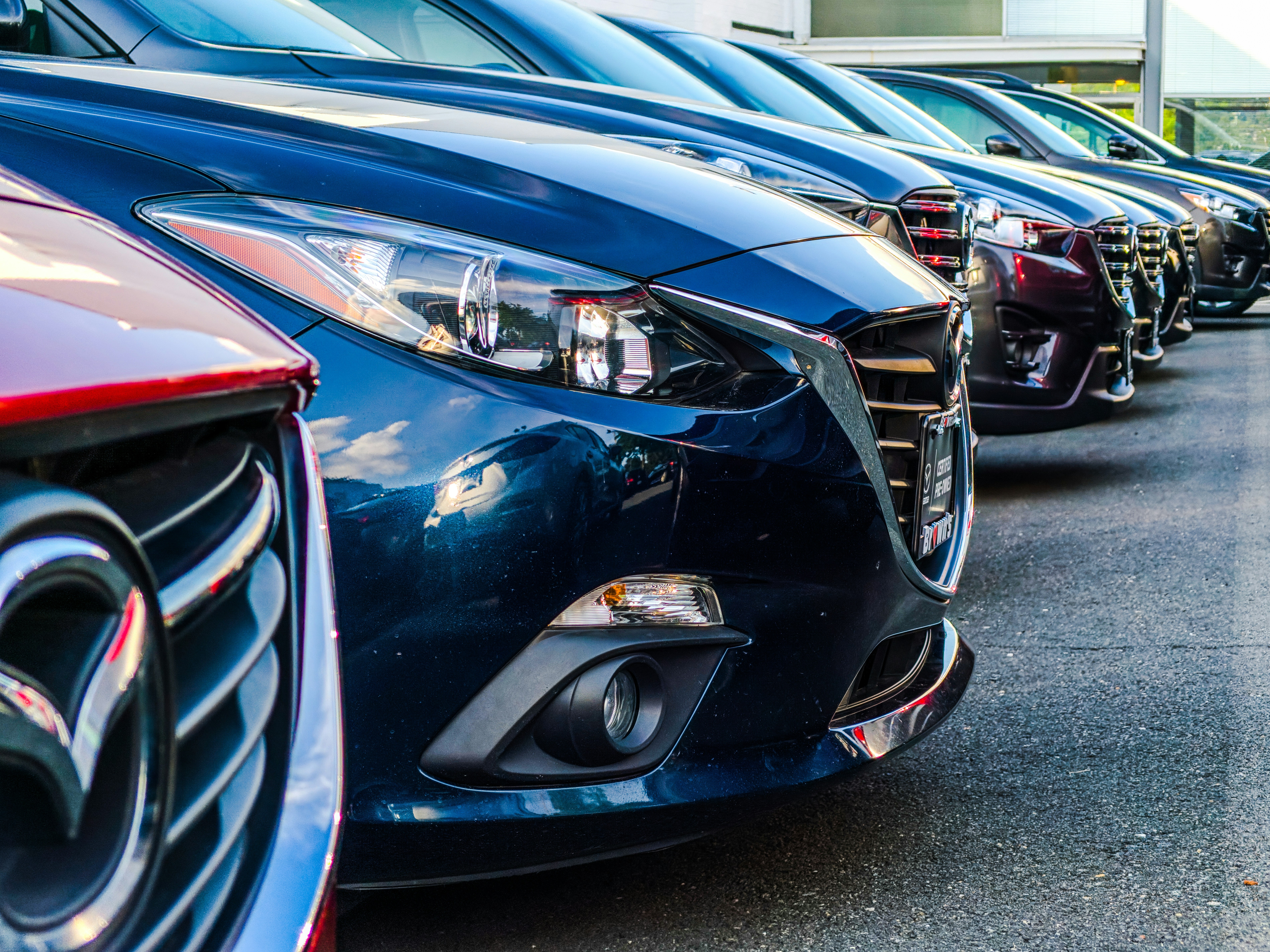 Image Cars lined up at a dealership, showing how a Memorial Day car purchase can lead to a Virginia lemon law claim if defects appear.