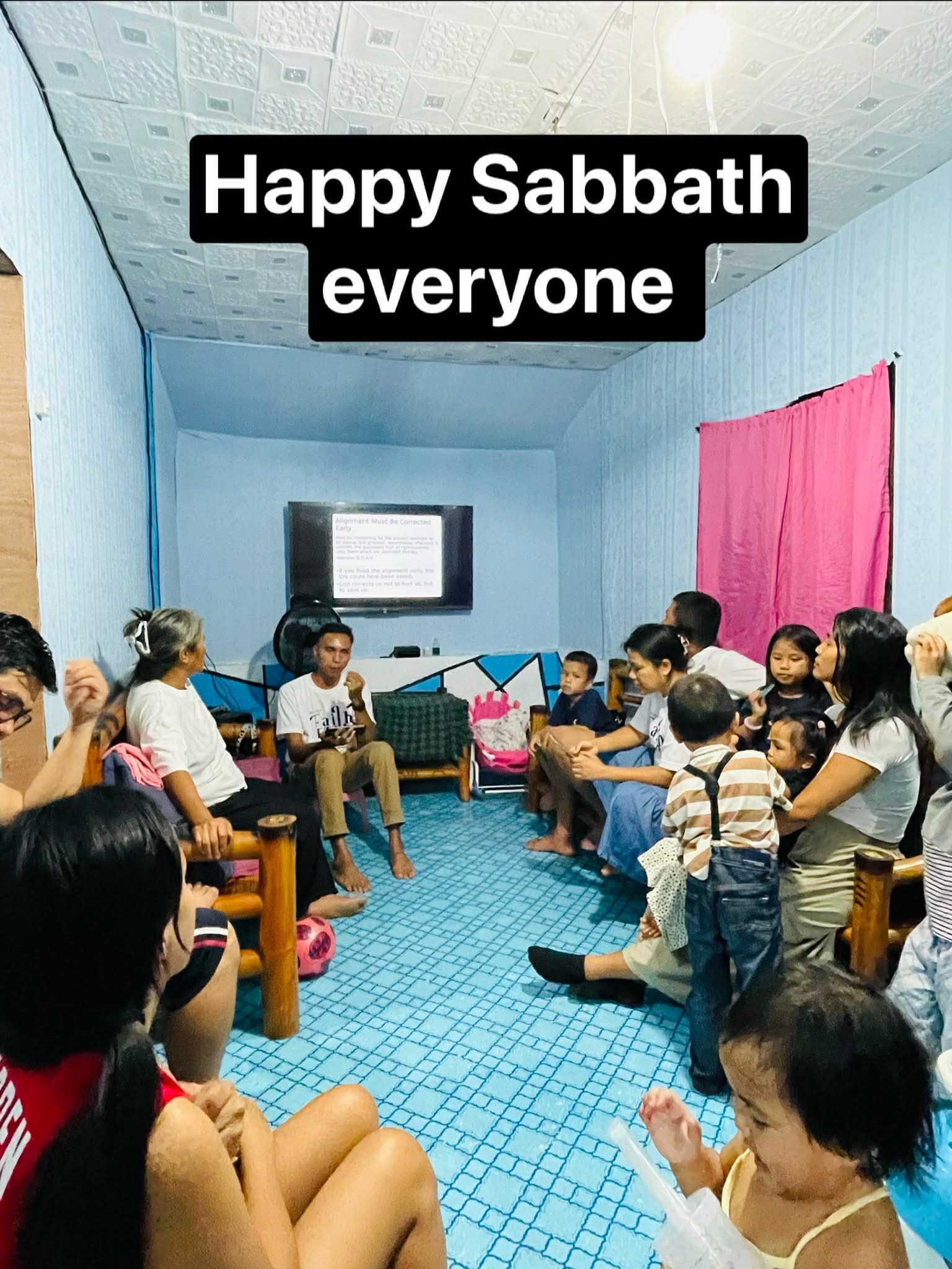 Worship together with my sister's family on Friday night at the beginning of the Sabbath after the reunion.