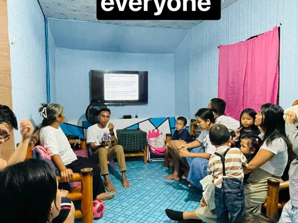 Worship together with my sister's family on Friday night at the beginning of the Sabbath after the reunion.