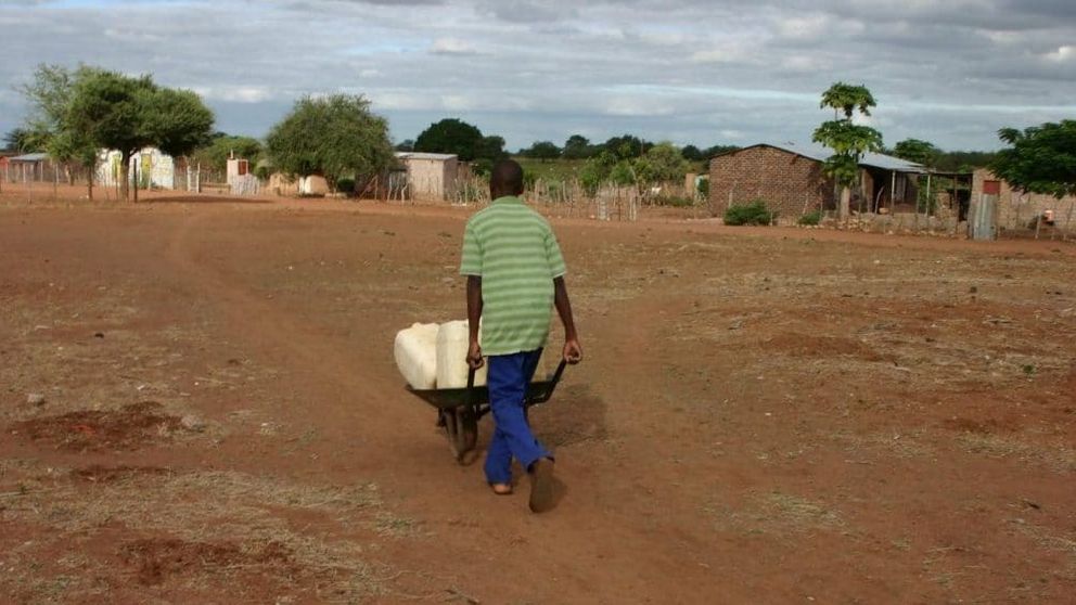 Man-and-wheelbarrow-aspect-ratio-16-9-1000x562