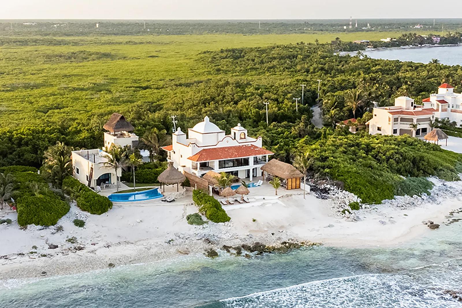 Bella Vita, host your family with up to 16 guests 