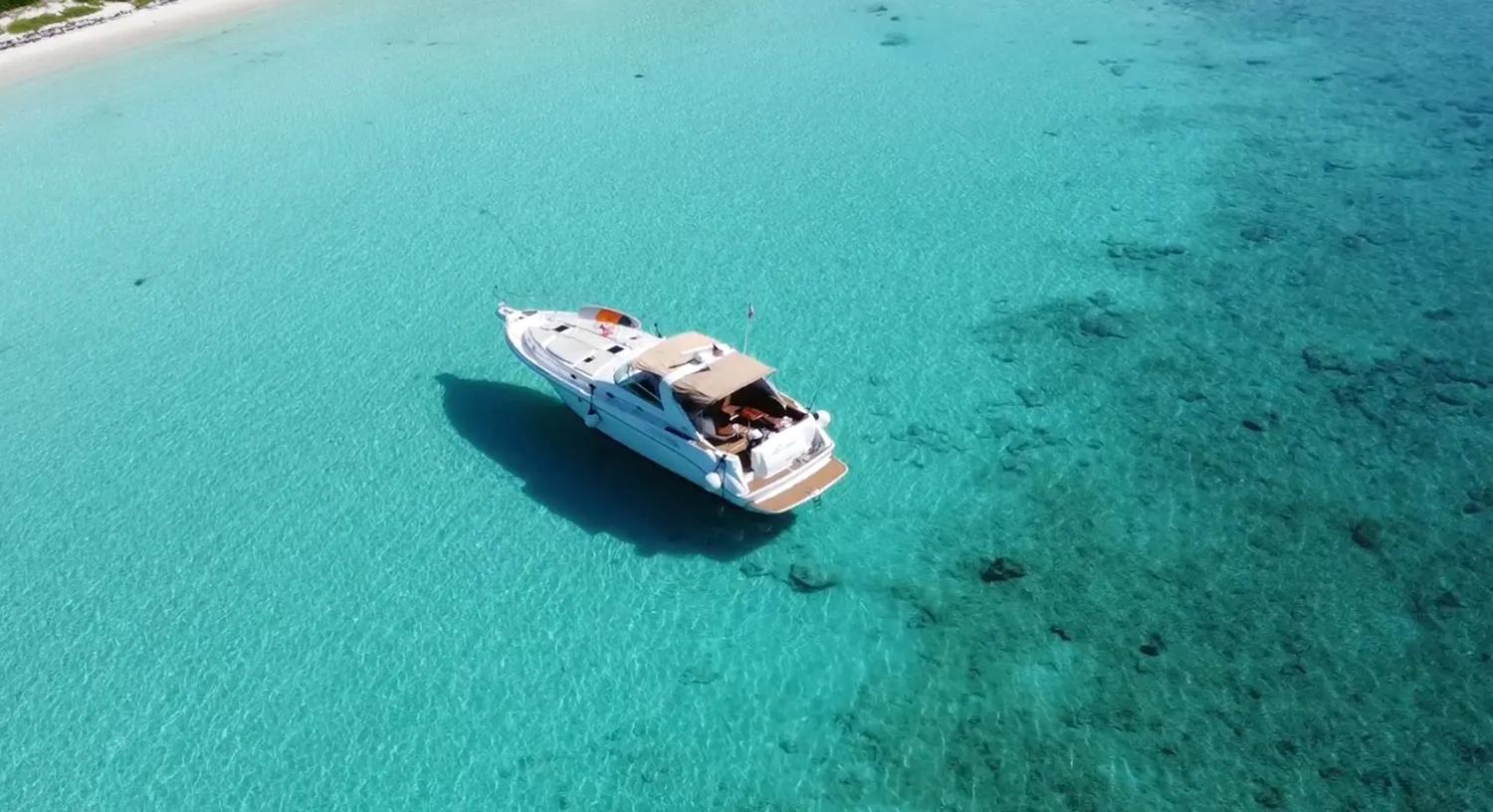 Blue Iris 40 ft Yacht