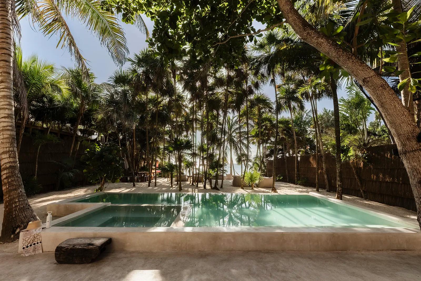 Villa Mariola, 5 bedroom beachfront home in Soliman Bay, Tulum
