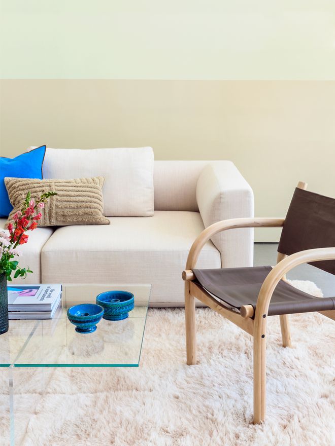 Safari chair and Rimini Blue tableware 